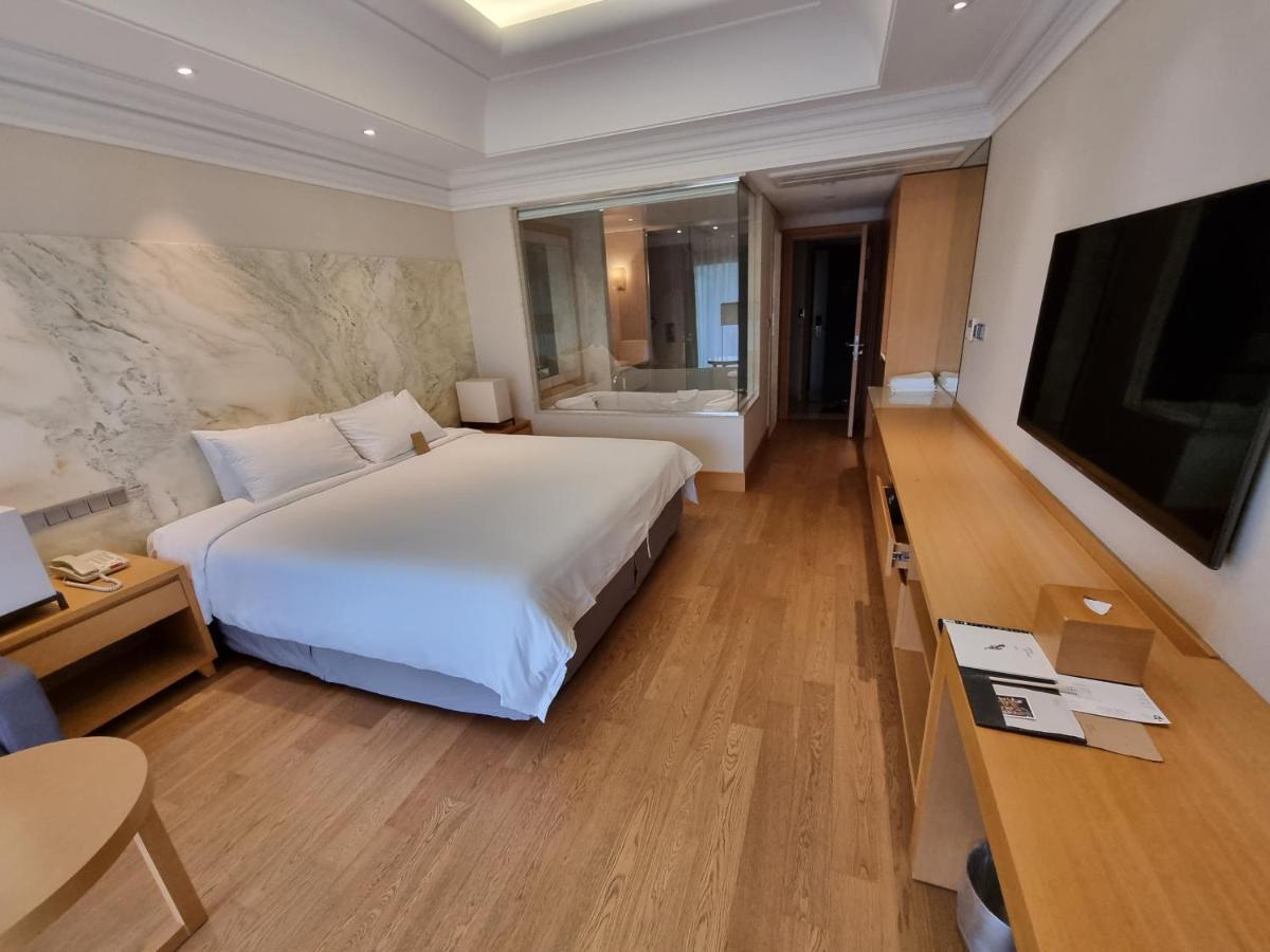 Pinegrove Hotel Gimhae Экстерьер фото