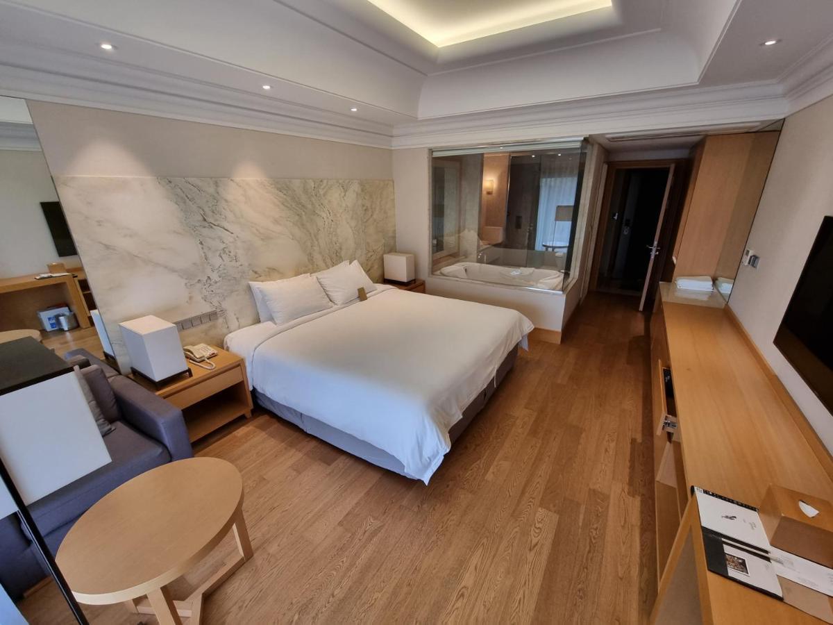 Pinegrove Hotel Gimhae Экстерьер фото
