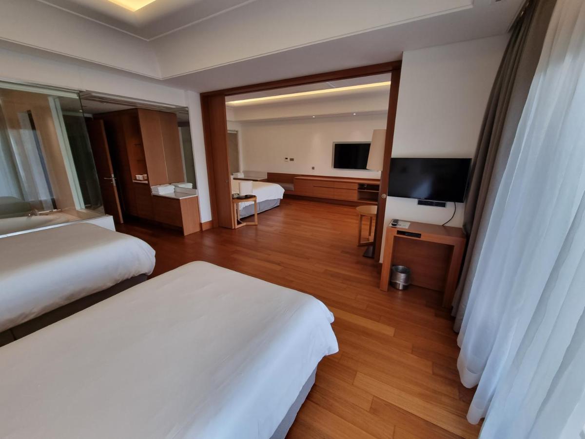 Pinegrove Hotel Gimhae Экстерьер фото