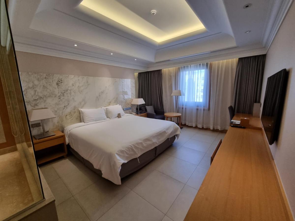 Pinegrove Hotel Gimhae Экстерьер фото